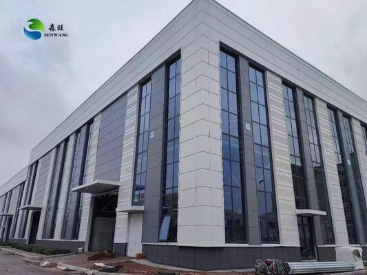 Складское здание из стальной конструкции с наклонной крышей и стальными облицовочными листами для долговечных решений хранения