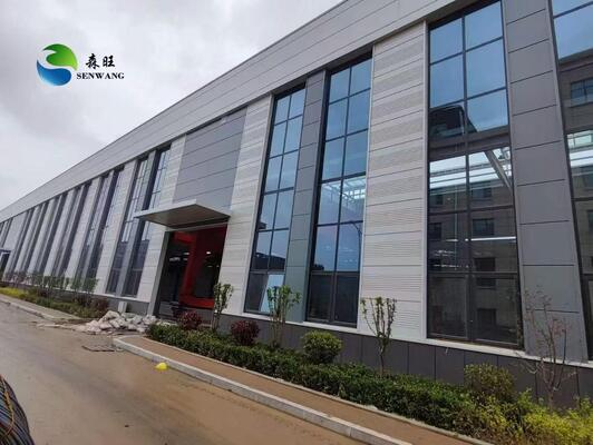 Склад из прочной стальной конструкции со сроком службы 50 лет, стандарт сварки AWS D1.1 и водосточная труба из ПВХ